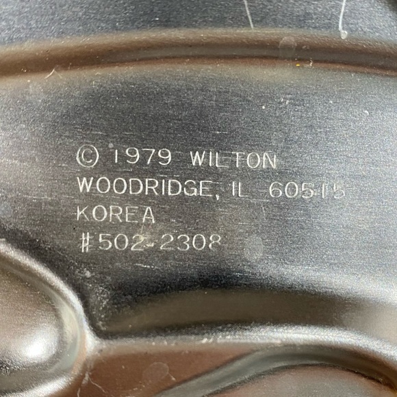 3 PANS: WILTON Petite Christmas Tree & Bite-size Gingerbread Boy & Santa Cake - Picture 9 of 10